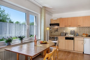 Fridge, oven, stovetop, dishwasher