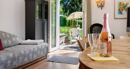Ferienwohnung 'Zizi' mit Bergblick, privater Terrasse und Wi-Fi