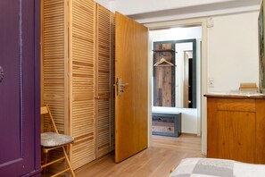 1 soverom, strykejern/-brett, wi-fi (inkludert) og sengetøy