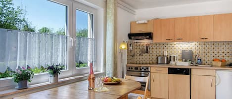 Kühlschrank, Ofen, Herdplatte, Geschirrspüler