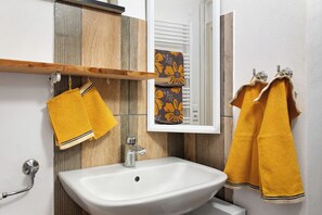 Shower, towels