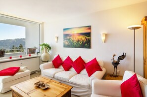 Fernseher, Tischtennisplatte