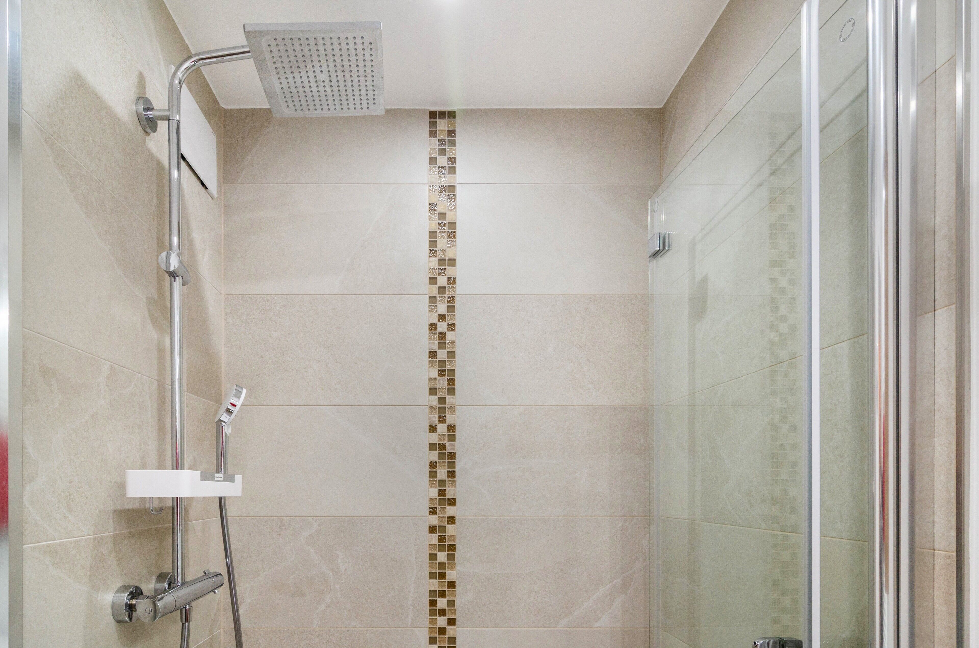 Ducha, secador de pelo, toallas