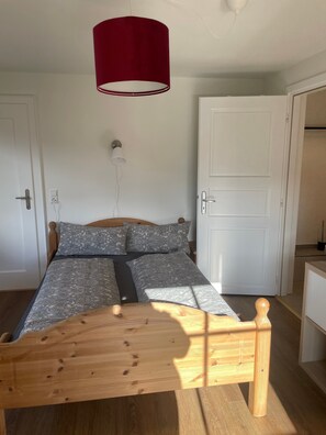 1 bedroom, free WiFi, bed sheets