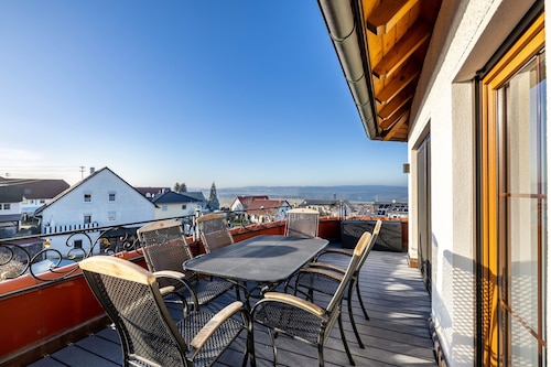 Feriendomizil 'Berta Benzingen 2' mit privater Dachterrasse, Balkon und Wi-Fi