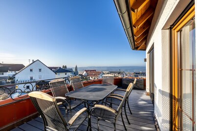Holiday Apartment 'Berta Benzingen 2' with Private Rooftop Terrace, Balcony & Wi-Fi