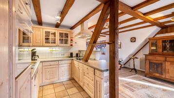 Kühlschrank, Ofen, Herdplatte, Geschirrspüler