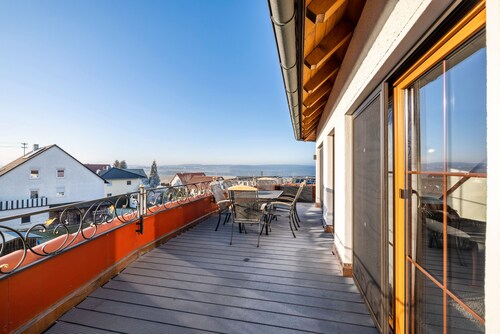Feriendomizil 'Berta Benzingen 2' mit privater Dachterrasse, Balkon und Wi-Fi