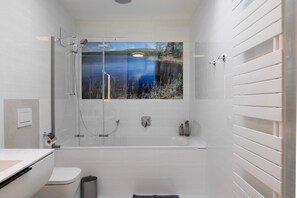 Shower, towels - Apartment 'Maßkopf-Blick' with Mountain View and Wi-Fi (Floh-Seligenthal)