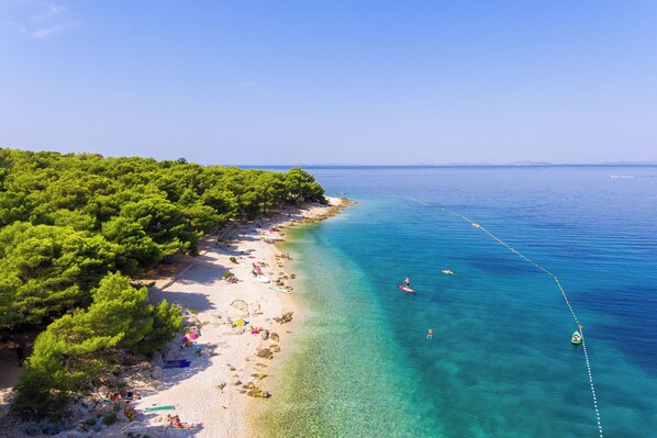 Ubicación a pie de playa y bar en la playa
