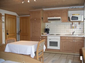 KylskÄp, mikrovÄgsugn, ugn och spishÀll
