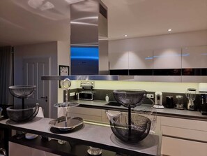 Microwave, oven, stovetop, dishwasher