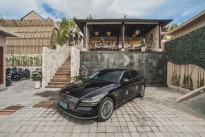 Free self-parking, free valet parking - Seascape Resort & Spa Uluwatu by Ini Vie Hospitality (Pecatu)