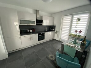 Fridge, microwave, oven, stovetop