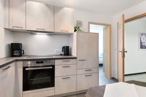 Kühlschrank, Ofen, Herdplatte, Geschirrspüler