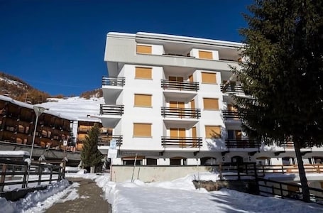 Exterior. Carlotta whole apartment