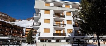 Carlotta whole apartment