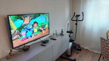 Apartment, 1 Bedroom, Smoking, Balcony | Interior