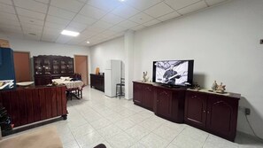 Habitación, 2 habitaciones, accesible para personas con discapacidad, fumadores | Servicio de la habitación