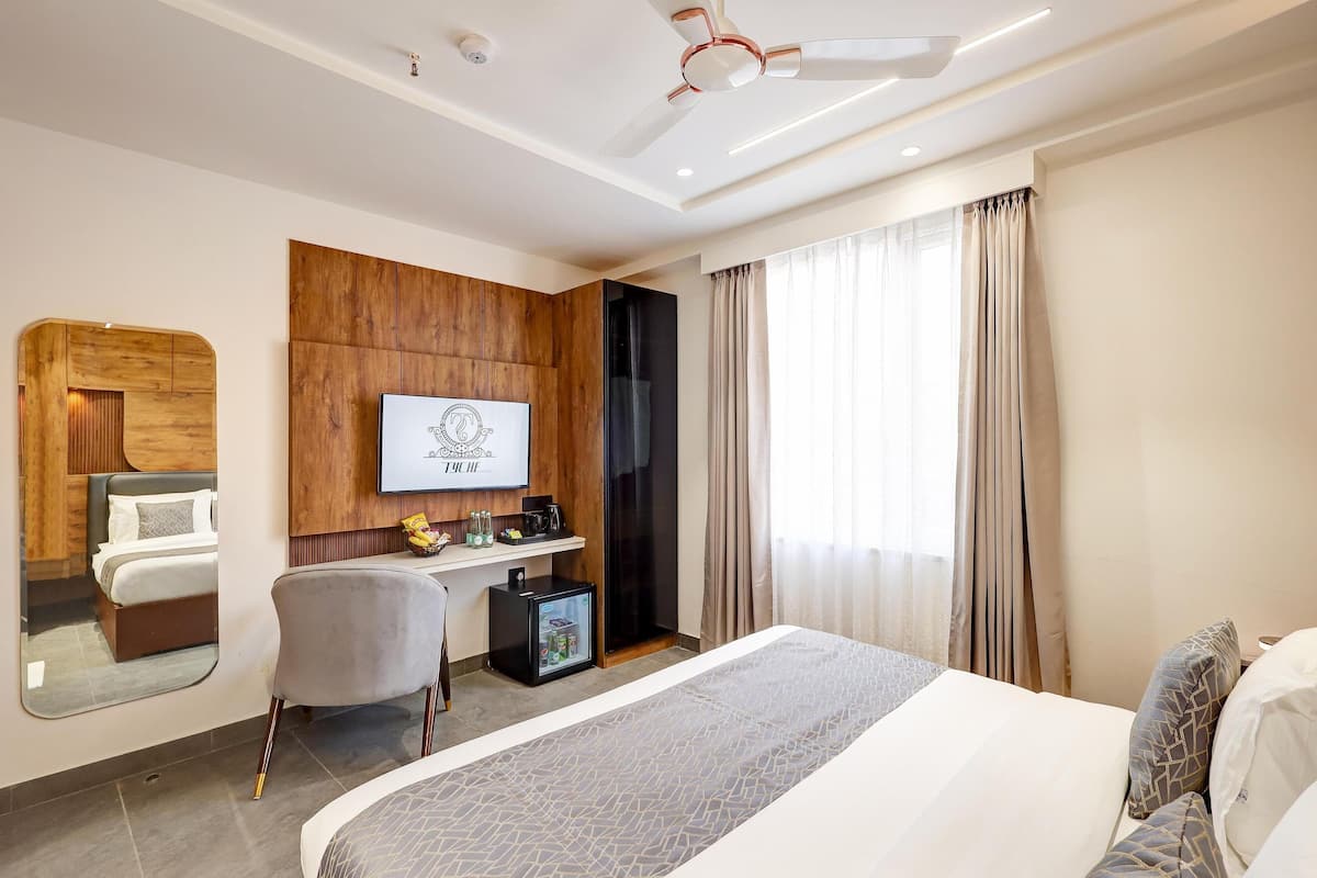 Egyptian cotton sheets, premium bedding, free minibar, in-room safe
