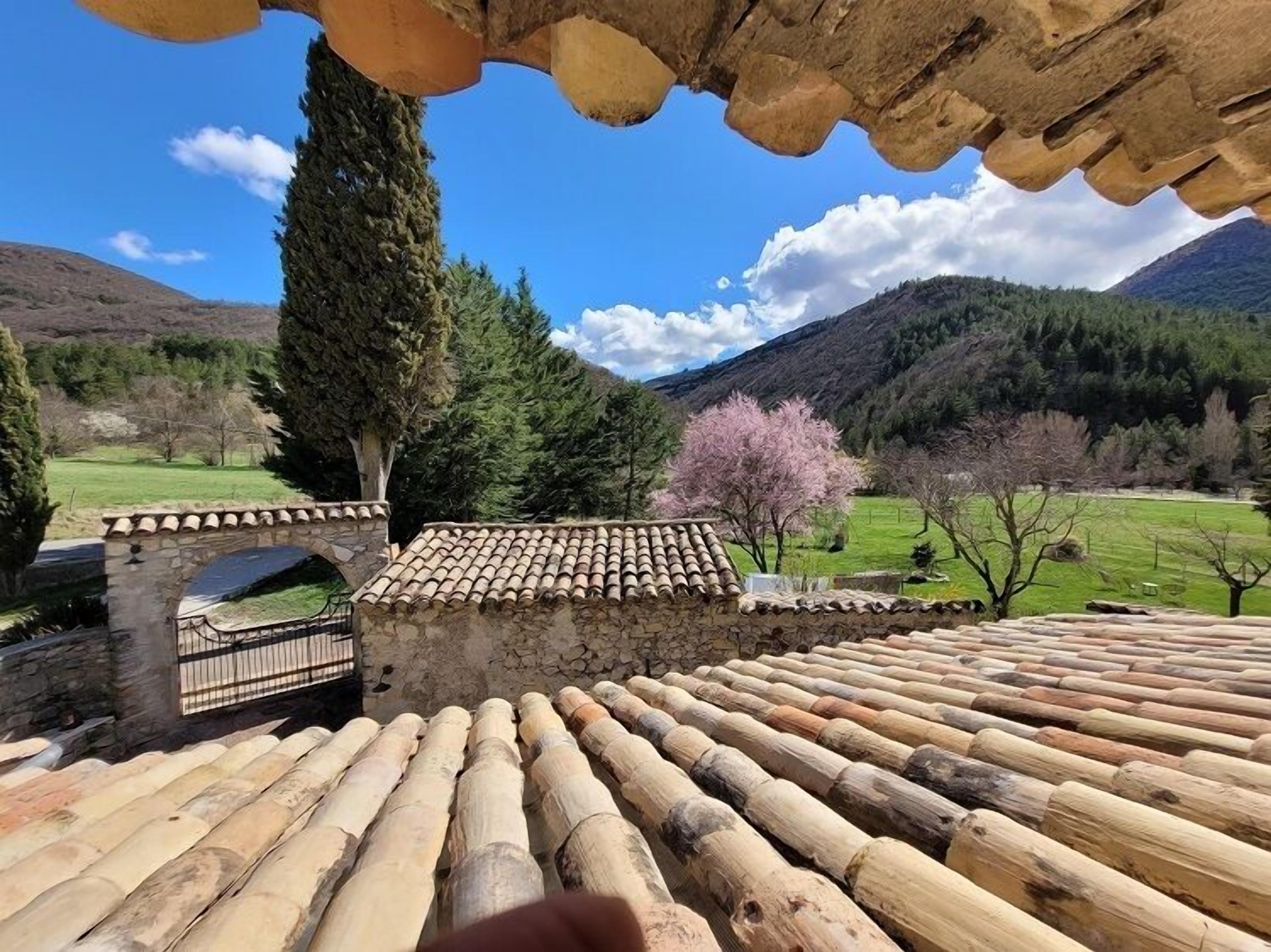 Deluxe Double or Twin Room, Courtyard View | Blackout drapes, soundproofing, iron/ironing board, free WiFi