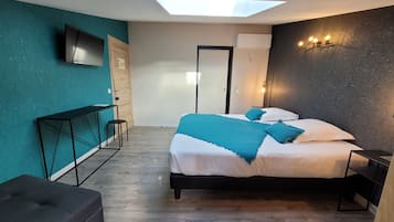 Deluxe Double or Twin Room, Courtyard View | Blackout drapes, soundproofing, iron/ironing board, free WiFi