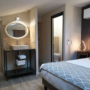 Habitación doble Deluxe, 1 cama Queen size, vista al jardín | Baño