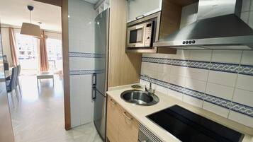 Apartament clàssic, 3 dormitoris | Cuina privada | Frigorífic, microones, forn i cafetera i tetera
