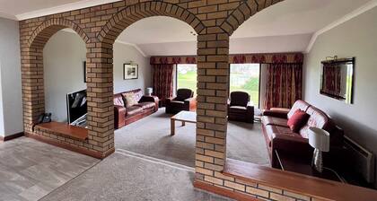 Villa 1, 3 Bedrooms, Sleeps 8, with Leisure Club Access