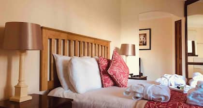 Villa 1, 3 Bedrooms, Sleeps 8, with Leisure Club Access