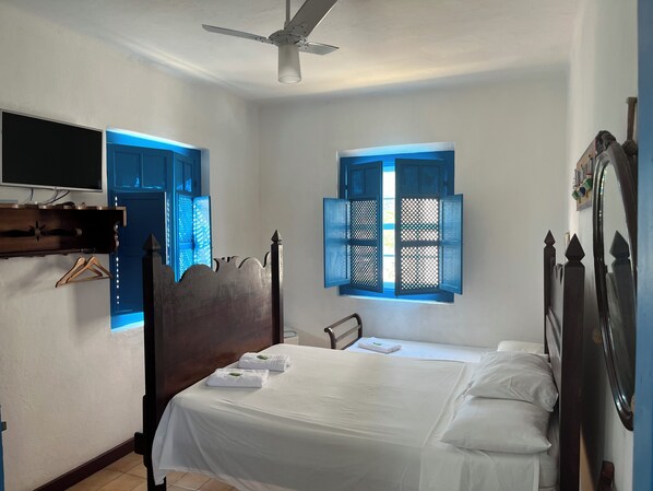 Classic Triple Room, Harbor View | Free WiFi - Pousada Santa Rita (Paraty)