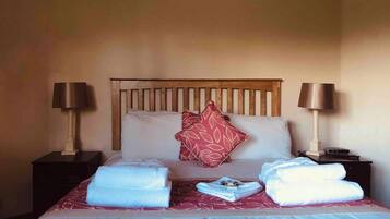 4 bedrooms, iron/ironing board, WiFi, bed sheets