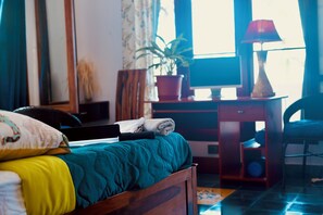 Camera, 2 camere da letto, fumatori, balcone | Soggiorno | Libri