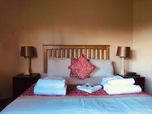 3 bedrooms, iron/ironing board, WiFi, bed sheets