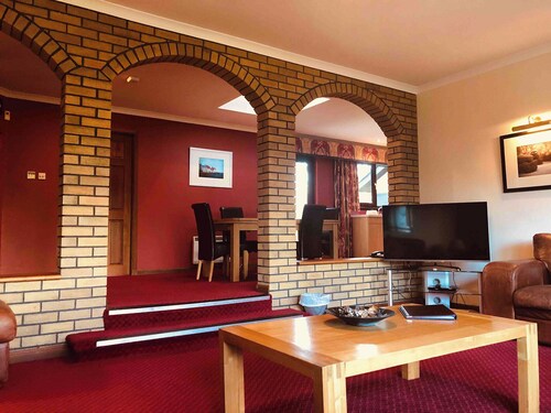Villa 41, 3 Bedrooms, Sleeps 8, with Leisure Club Access