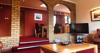 Villa 41, 3 Bedrooms, Sleeps 8, with Leisure Club Access