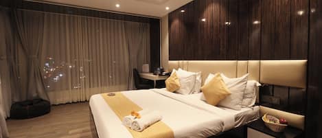 Club Room, City View | Premium bedding, down comforters, memory foam beds, in-room safe