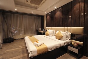 Habitación Club, vista a la ciudad | Ropa de cama de alta calidad, edredón y camas con efecto memoria