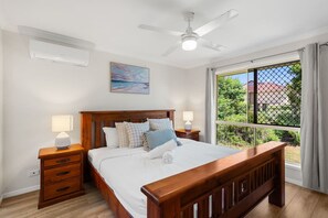 3 quartos, ferros/tábuas de passar roupa, Wi-Fi, roupa de cama