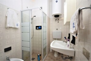 Shower - Sunset terrace escape by Beahost Rentals (Lignano Sabbiadoro)