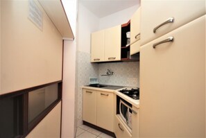Fridge, microwave, stovetop, coffee/tea maker - Sunset terrace escape by Beahost Rentals (Lignano Sabbiadoro)