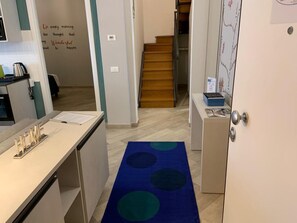 Interior - Livorno Suite - In Borgo Apartment: comfortable stay near the sea! (Livorno)