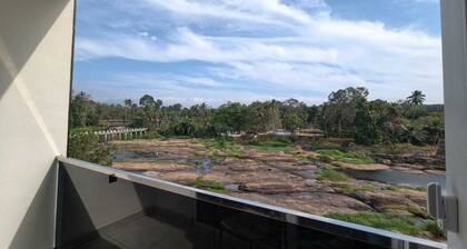 Falls Regency