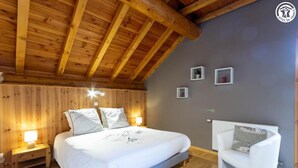 8 soverom, strykejern/-brett, reiseseng for barn og wi-fi (inkludert)