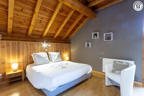 4 bedrooms, iron/ironing board, travel cot, free WiFi