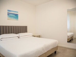 2 quartos, berço de viagem, Wi-Fi de cortesia, roupa de cama