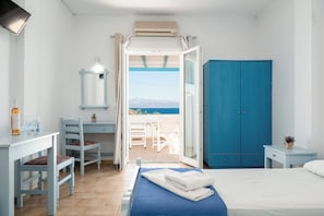 Triple Studio With Sea View | Bếp riêng