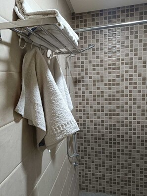 Douche, douche cascade, articles de toilette (gratuits)