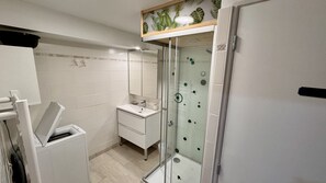 Een douche, een haardroger