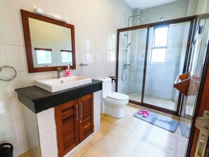 Luxury House, Garden View | Bathroom - TB 11 (Kibaoni)